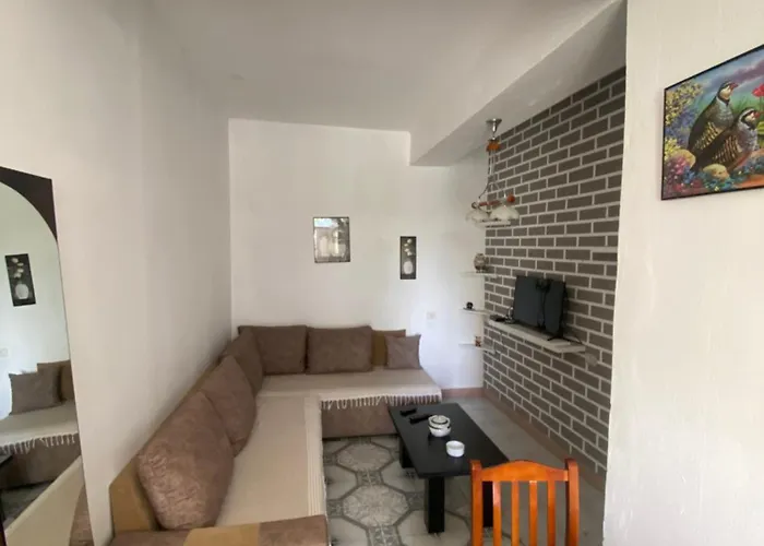 Lovely 2-Bedroom With Greenery View