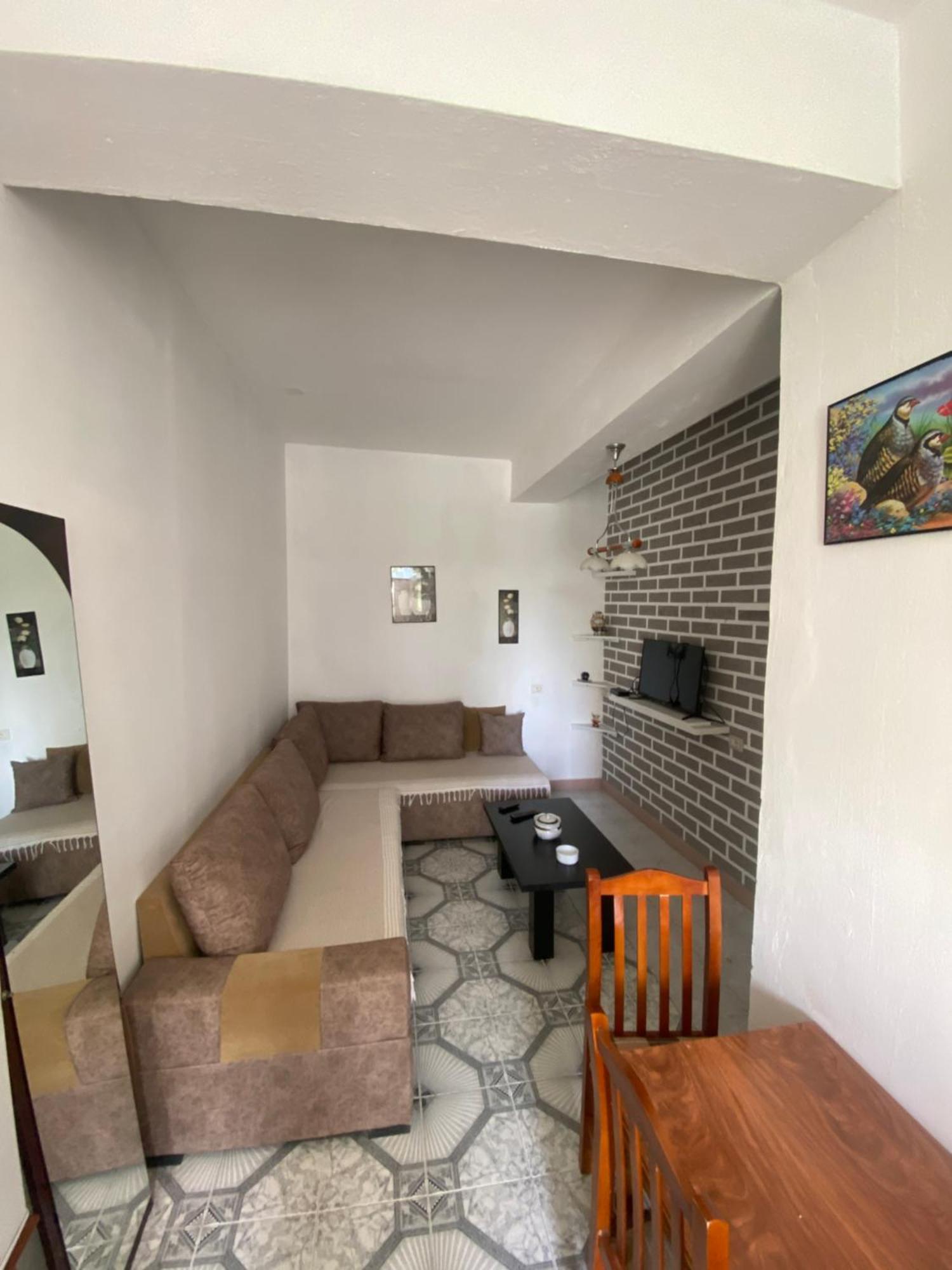Апартаменти Lovely 2-bedroom With Greenery View Дуррес